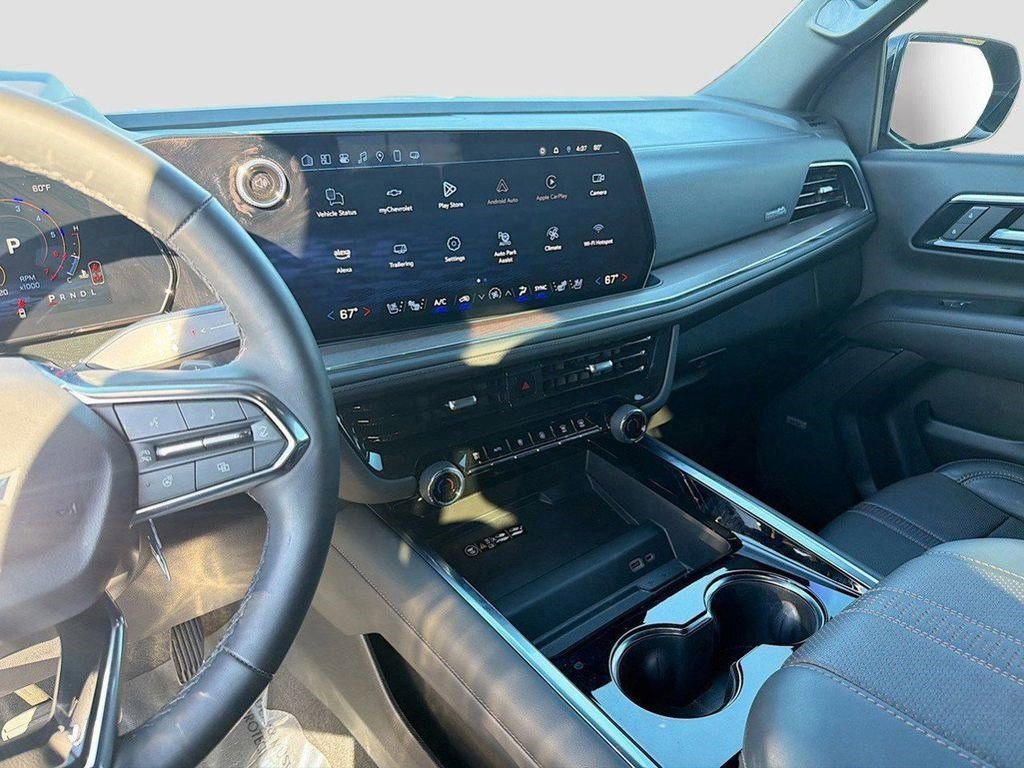 Used 2025 Chevrolet Suburban High Country RWD image 30