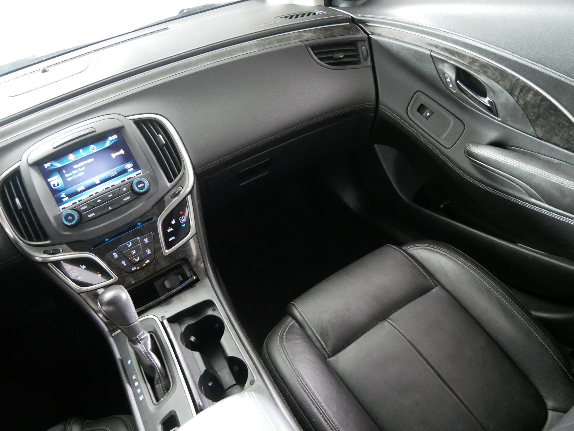 Used 2014 Buick LaCrosse Leather FWD image 11