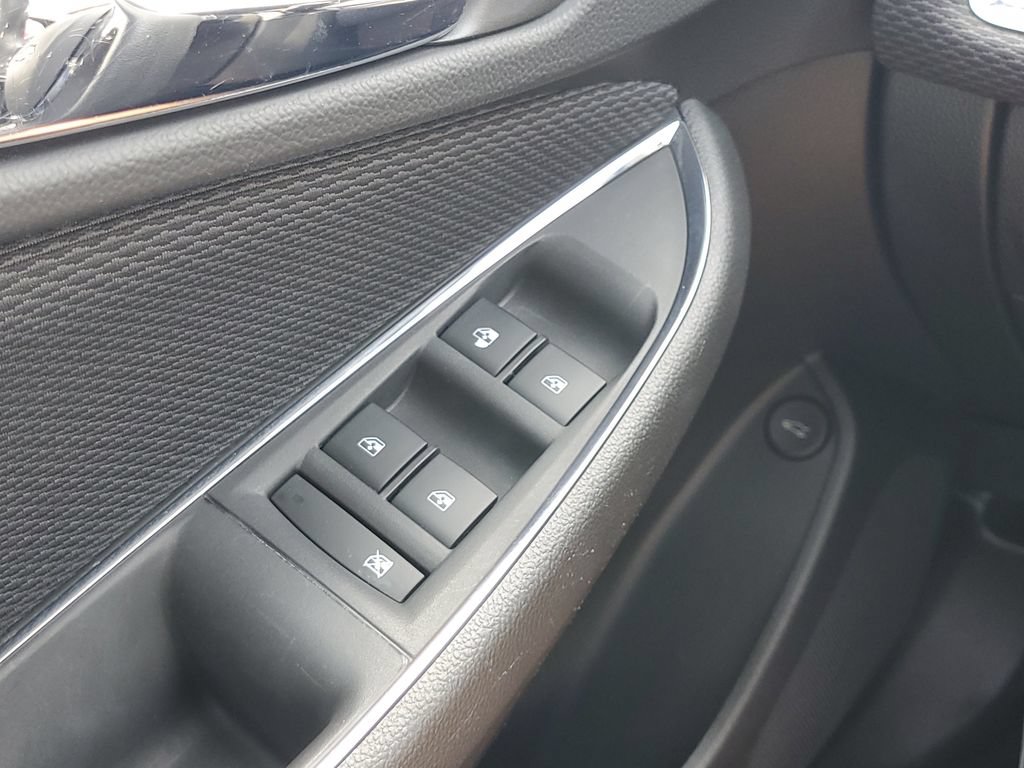 Used 2017 Chevrolet Cruze LT FWD image 16