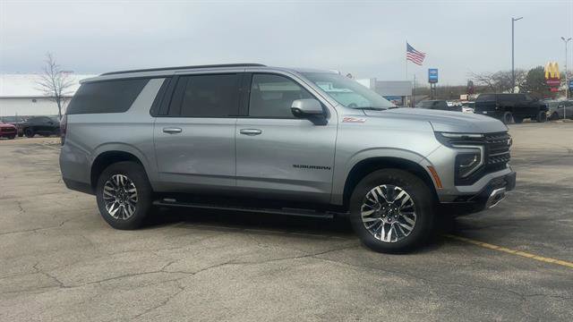 Used 2025 Chevrolet Suburban Z71 AWD/4WD image 2