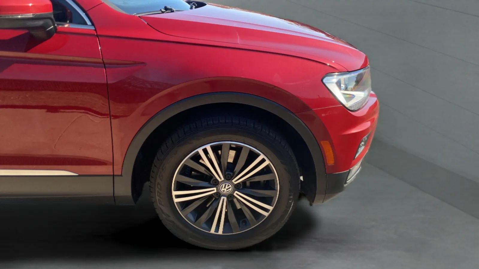 Used 2018 Volkswagen Tiguan SEL FWD image 28