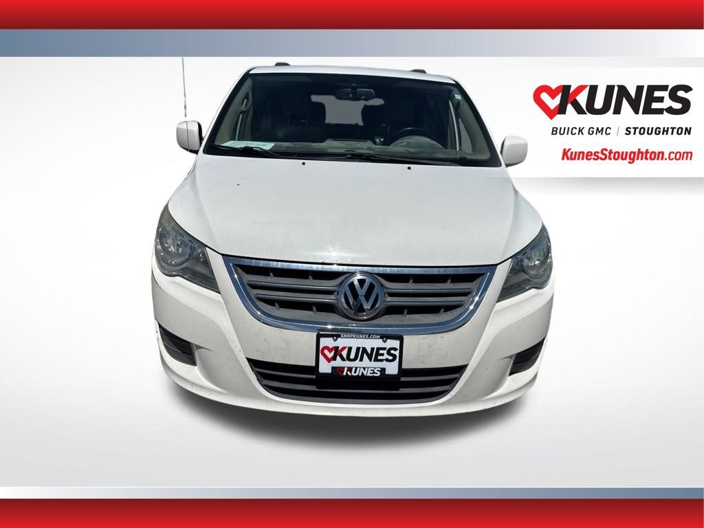 Used 2011 Volkswagen Routan SE FWD image 3