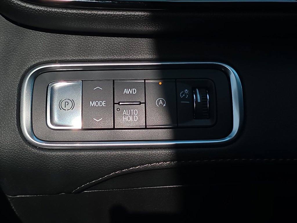 Certified 2025 Buick Enclave Sport Touring w/ Power Package AWD/4WD image 29