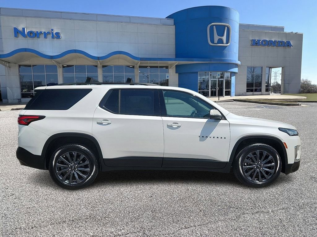 Used 2022 Chevrolet Traverse RS w/ LPO, Cargo Package FWD image 5