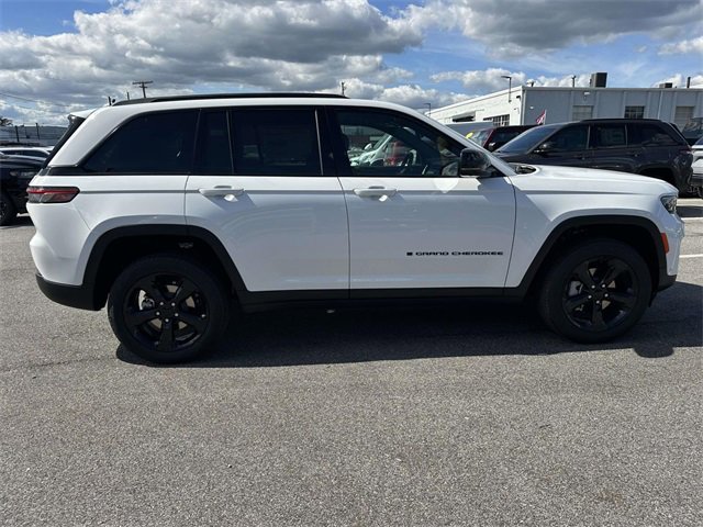 New 2025 Jeep Grand Cherokee Limited image 32