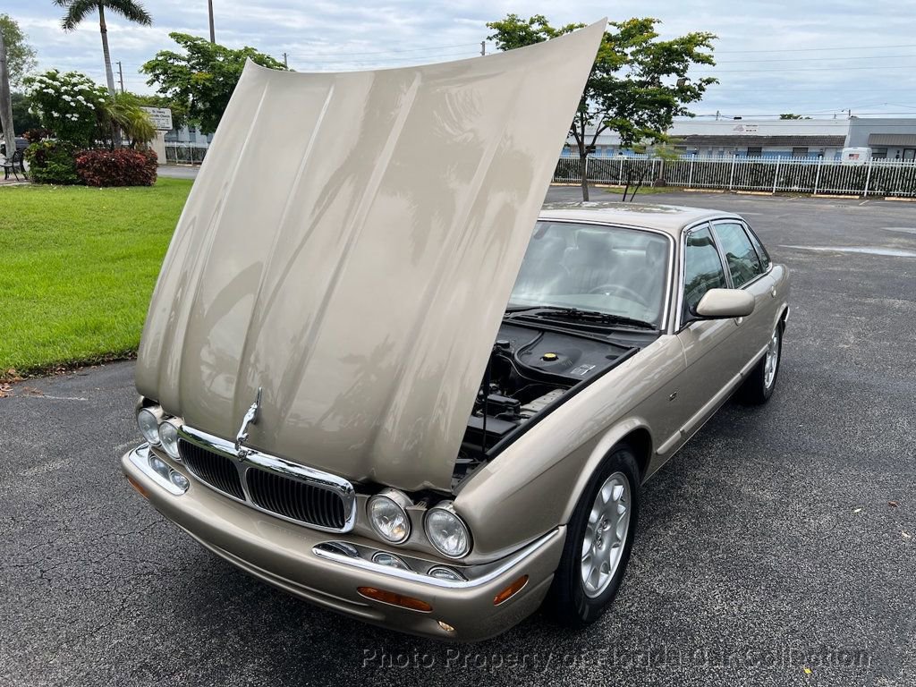 Used 2000 Jaguar XJ8 image 25