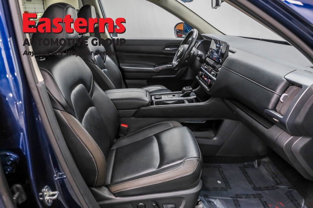 Used 2024 Nissan Pathfinder SL AWD/4WD image 24