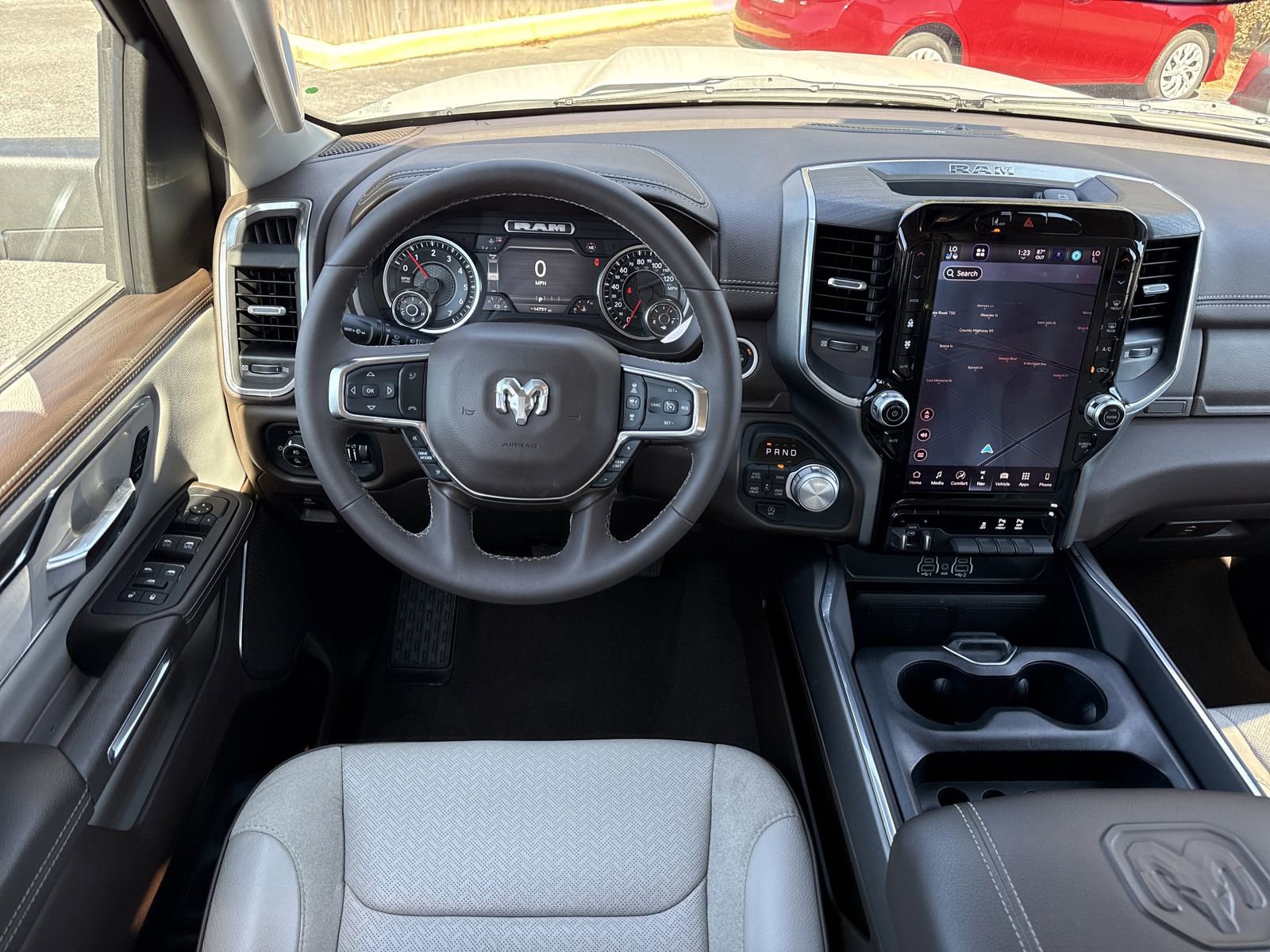 Used 2025 RAM 1500 Laramie image 12