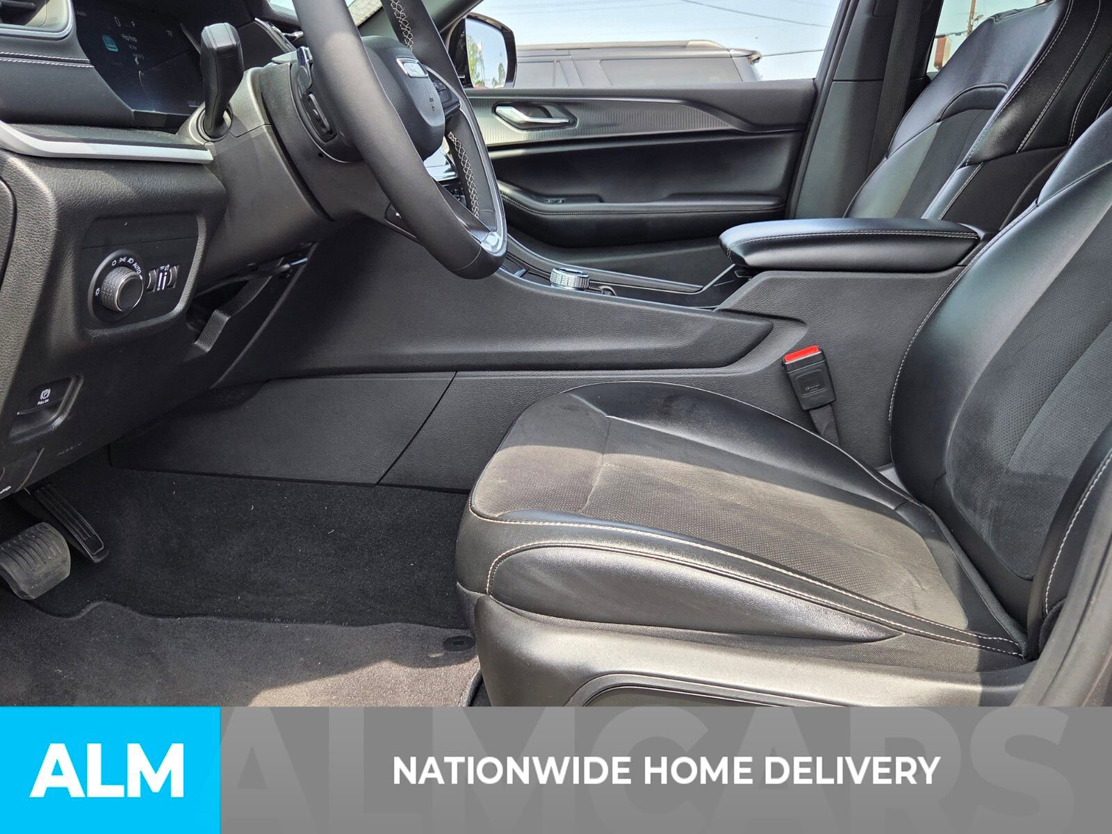 Used 2024 Jeep Grand Cherokee Altitude image 5
