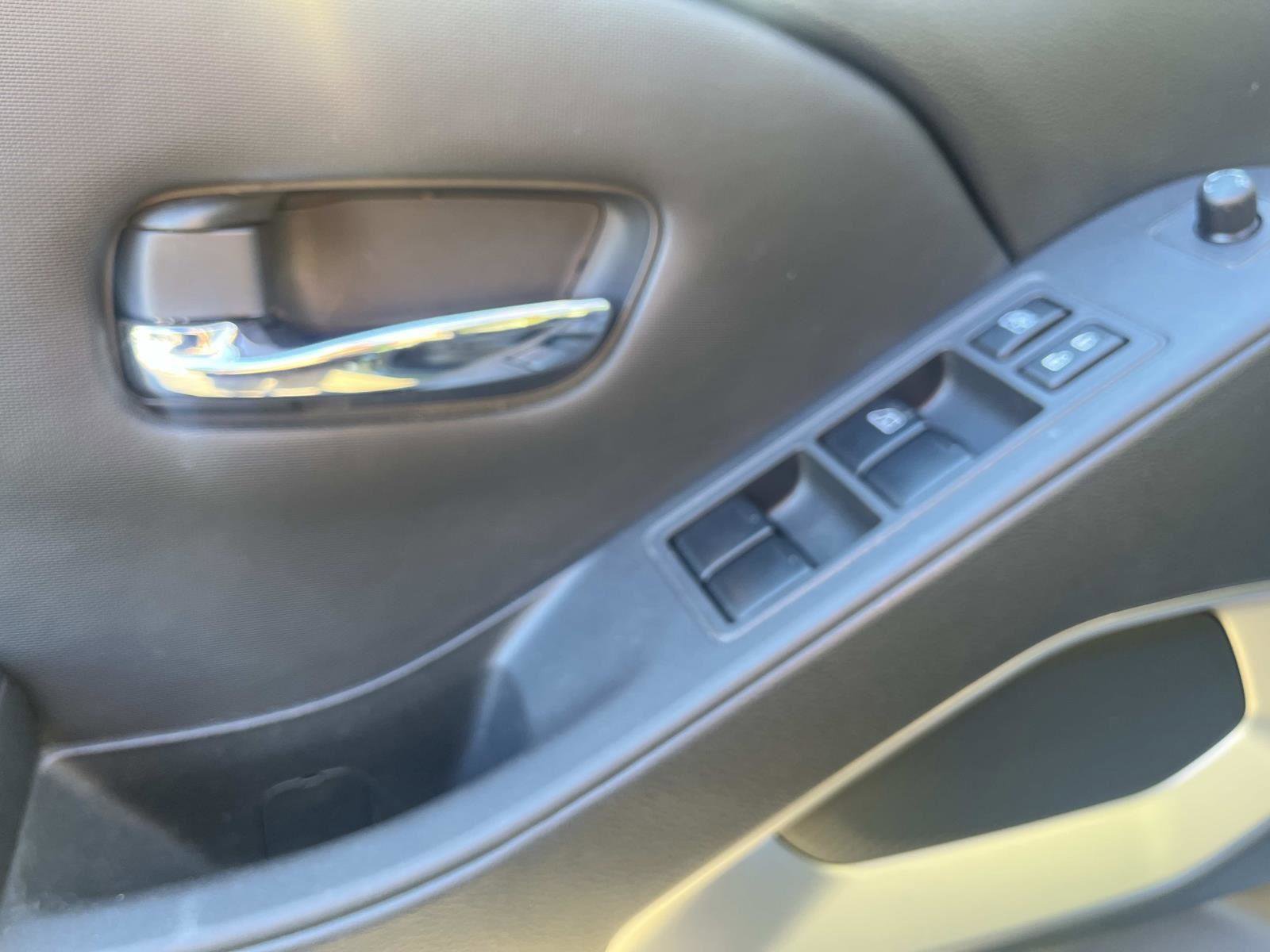 Used 2023 Nissan Frontier SV w/ Tow Package image 18