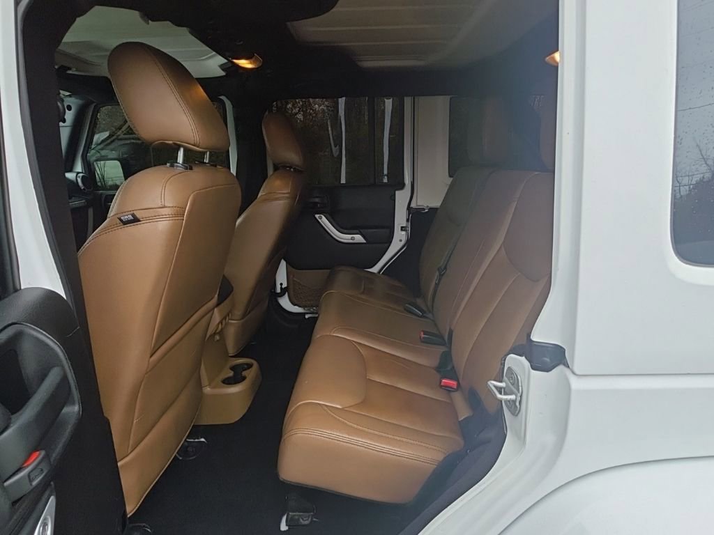 Used 2014 Jeep Wrangler Unlimited Sahara w/ Connectivity Group image 28
