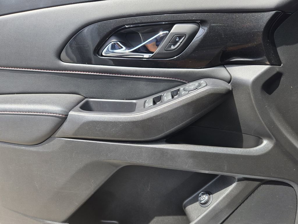Used 2022 Chevrolet Traverse RS FWD image 25
