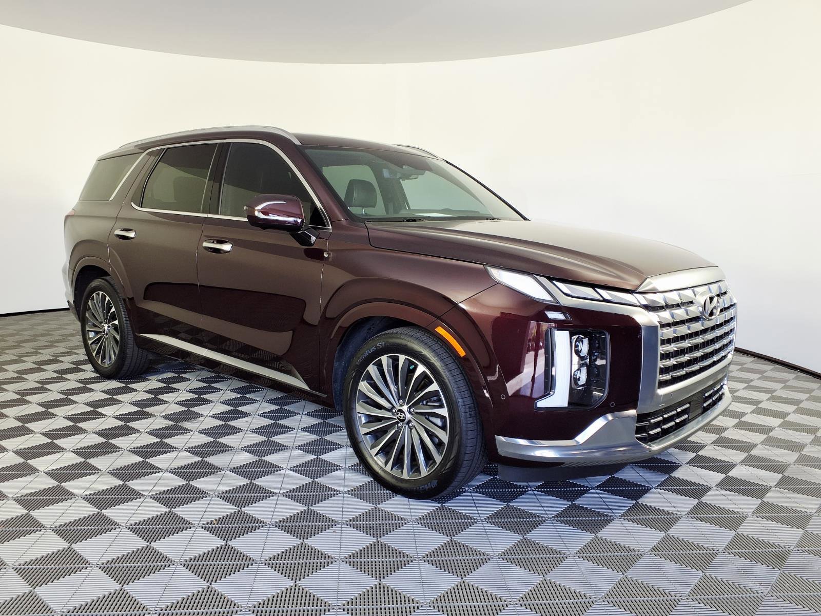 Used 2024 Hyundai Palisade Calligraphy AWD/4WD image 3