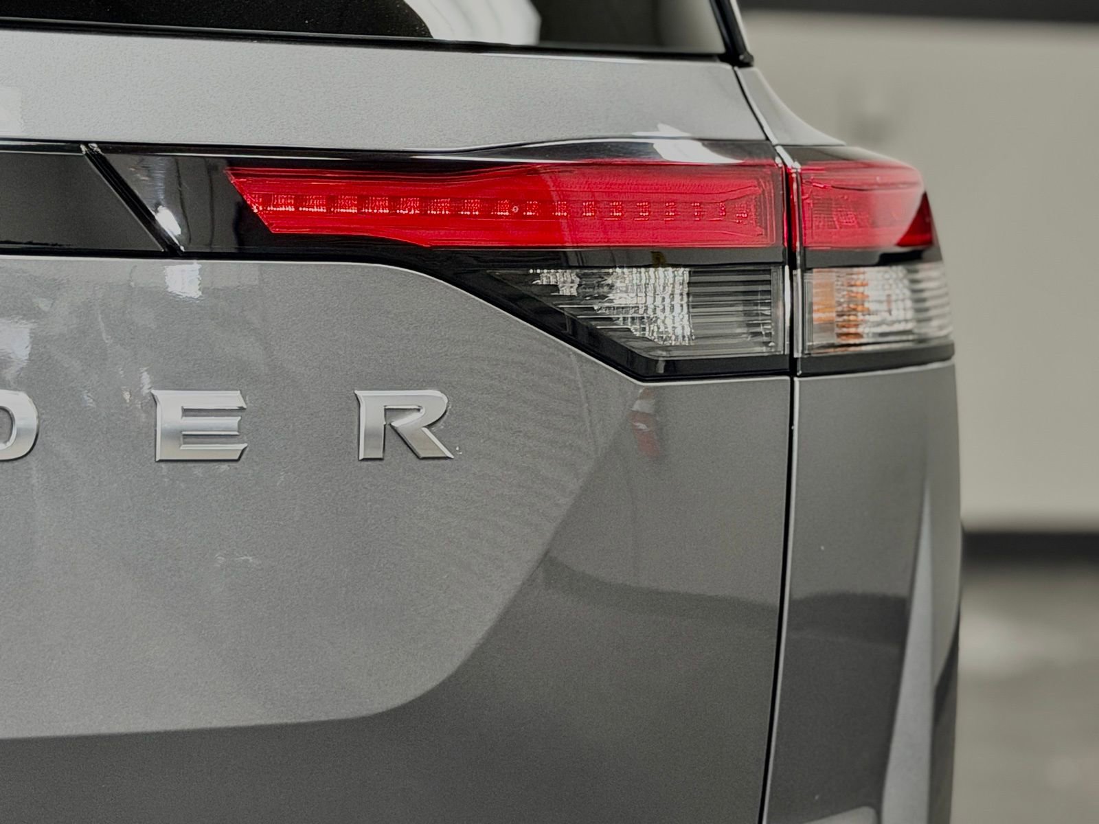 Used 2022 Nissan Pathfinder S FWD image 14