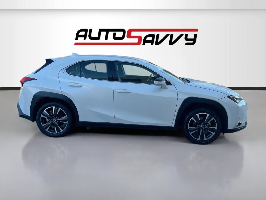 Used 2022 Lexus UX 200 w/ Accessory Package (Z1) FWD image 8
