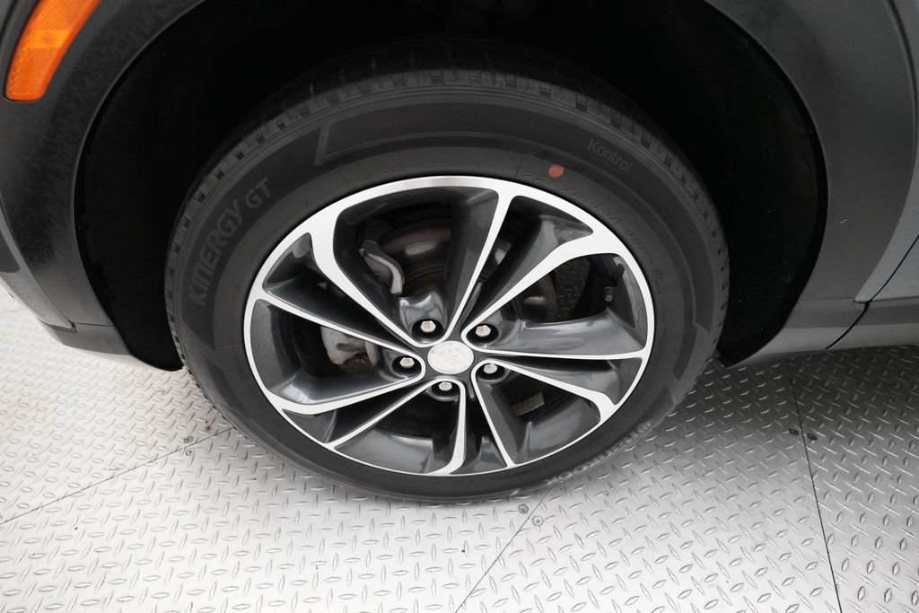 Used 2020 Buick Encore GX Essence FWD image 25