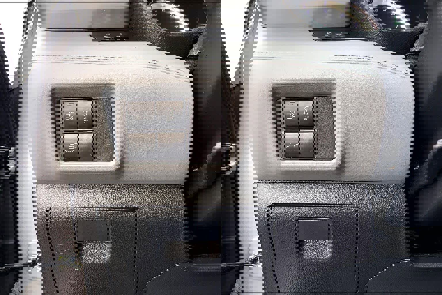 Used 2023 Toyota Highlander LE image 31