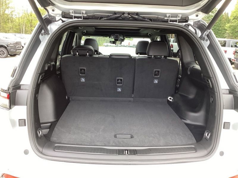 New 2025 Jeep Grand Cherokee Limited w/ Black Appearance Package image 14