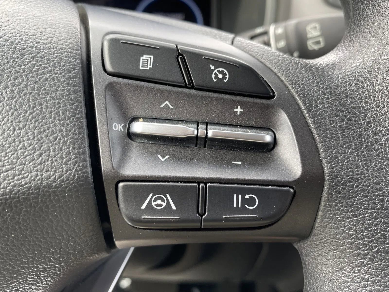 Used 2023 Hyundai Kona SE FWD image 17