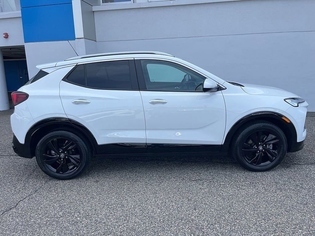 Used 2024 Buick Encore GX Sport Touring FWD image 8