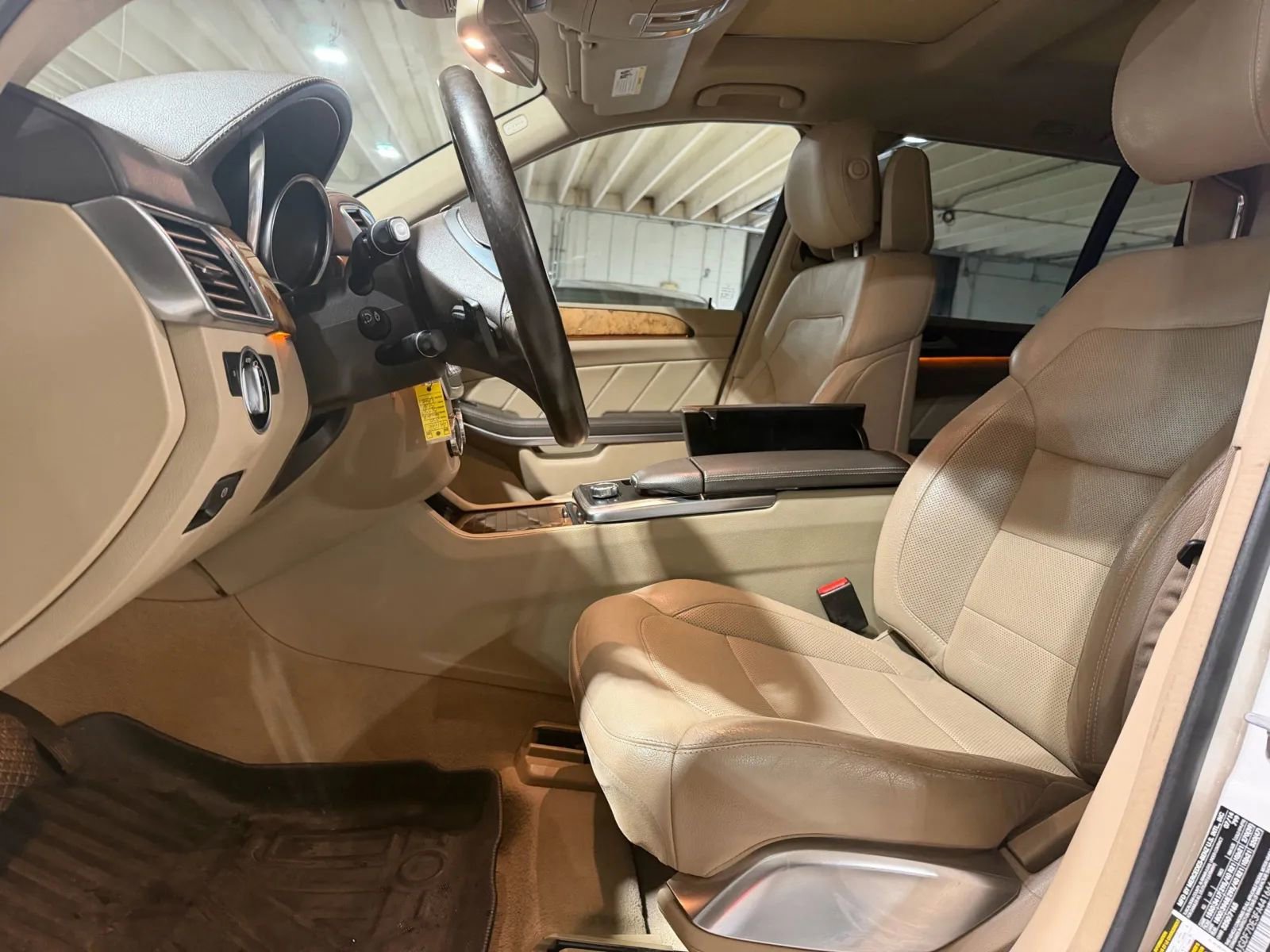 Used 2015 Mercedes-Benz GL 550 4MATIC image 9