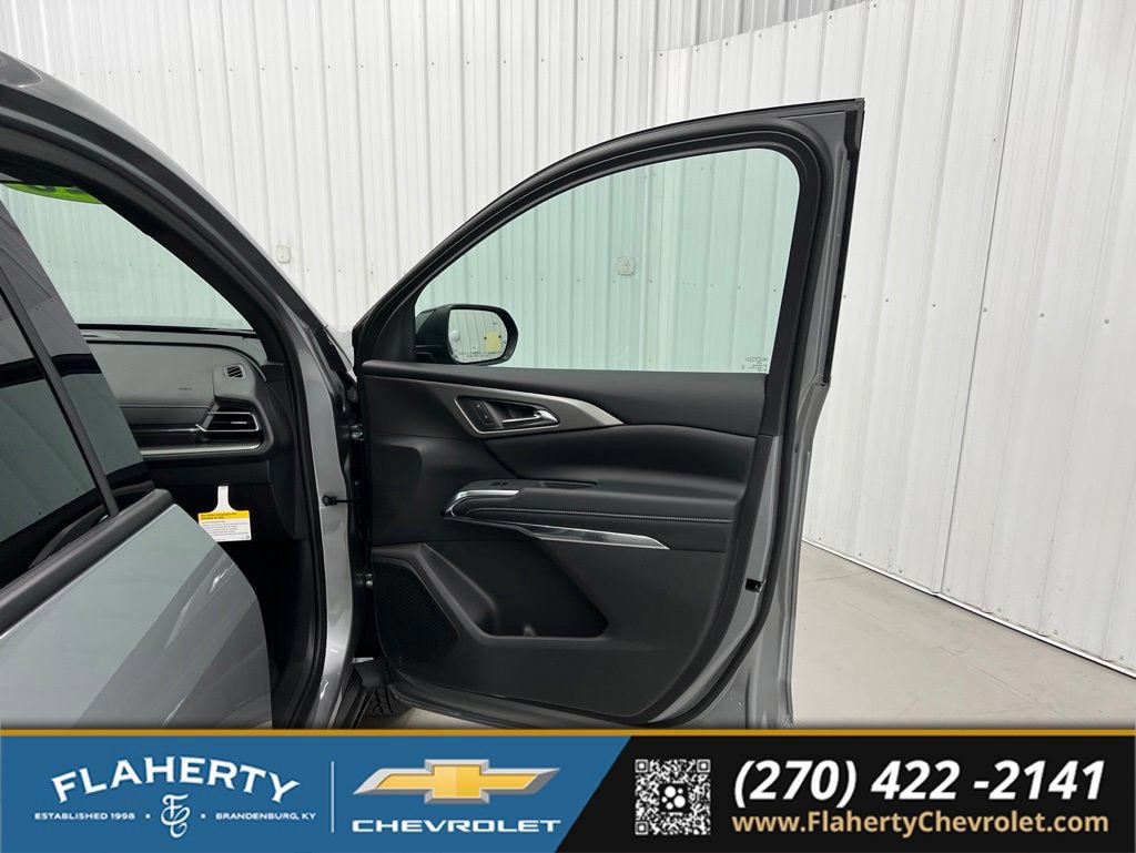 New 2026 Chevrolet Traverse LT w/ Midnight/Sport Edition AWD/4WD image 17