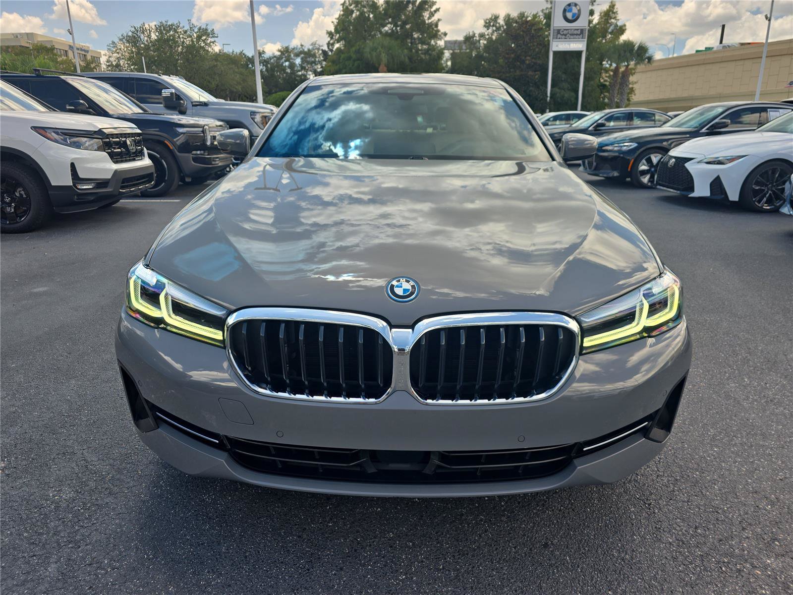 Used 2022 BMW 530e w/ Premium Package RWD image 2