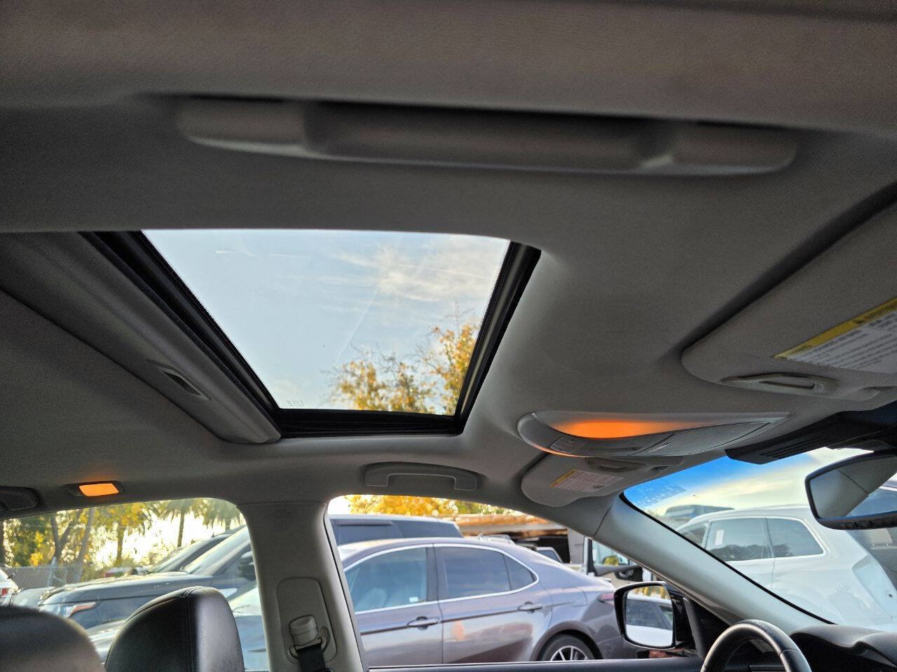 Used 2011 INFINITI M37 w/ Premium Pkg image 23