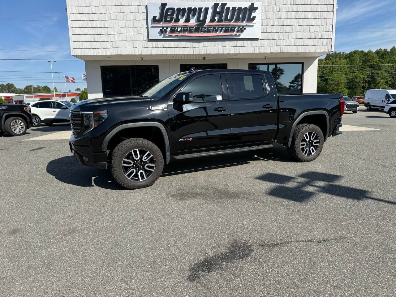 Used 2023 GMC Sierra 1500 AT4 w/ Technology Package AWD/4WD image 1