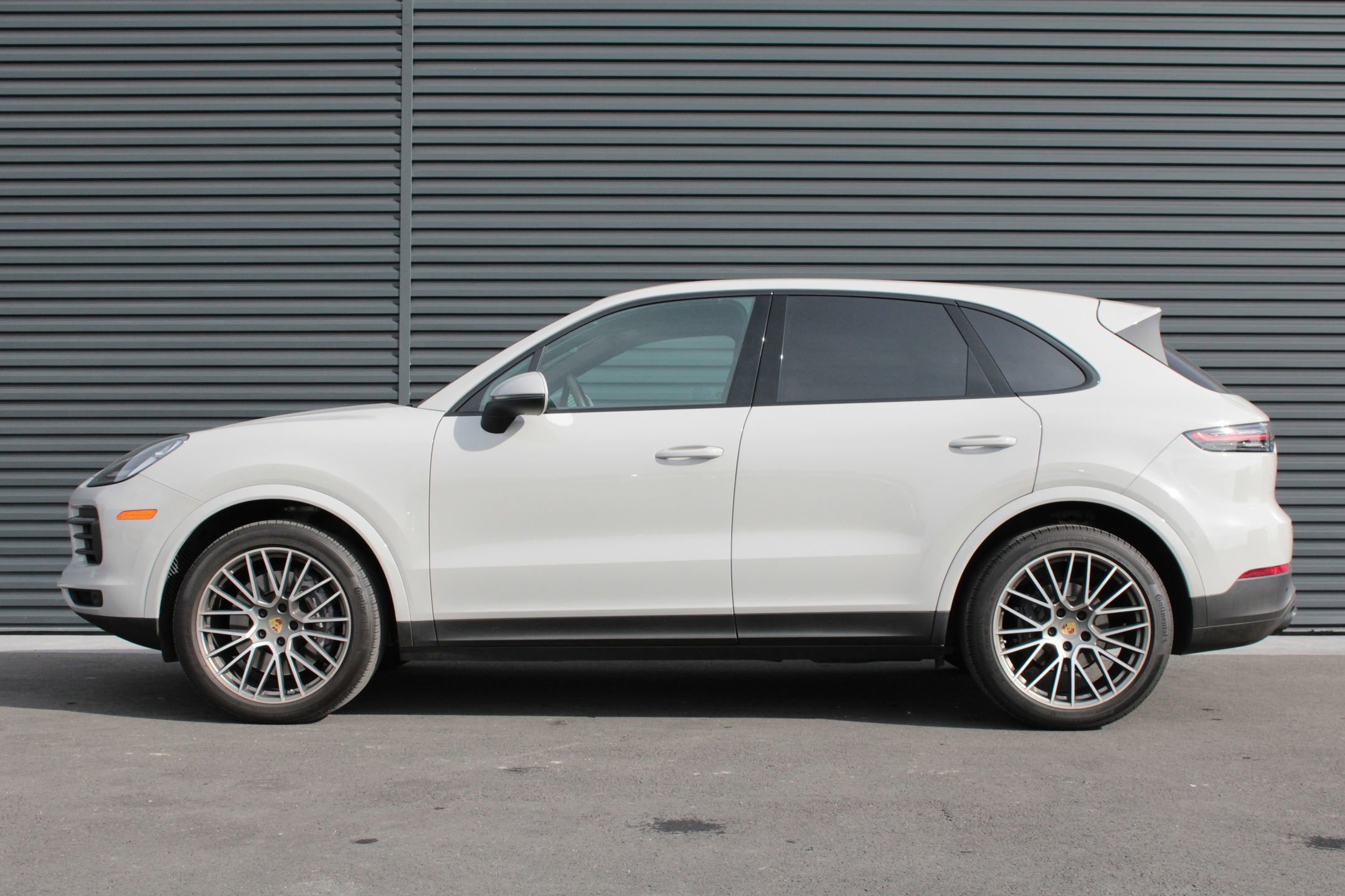 Certified 2023 Porsche Cayenne Platinum Edition image 2