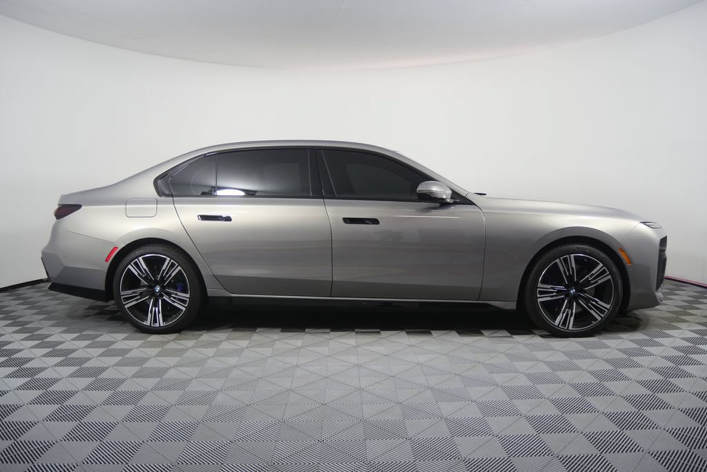 Used 2025 BMW 740i RWD image 2