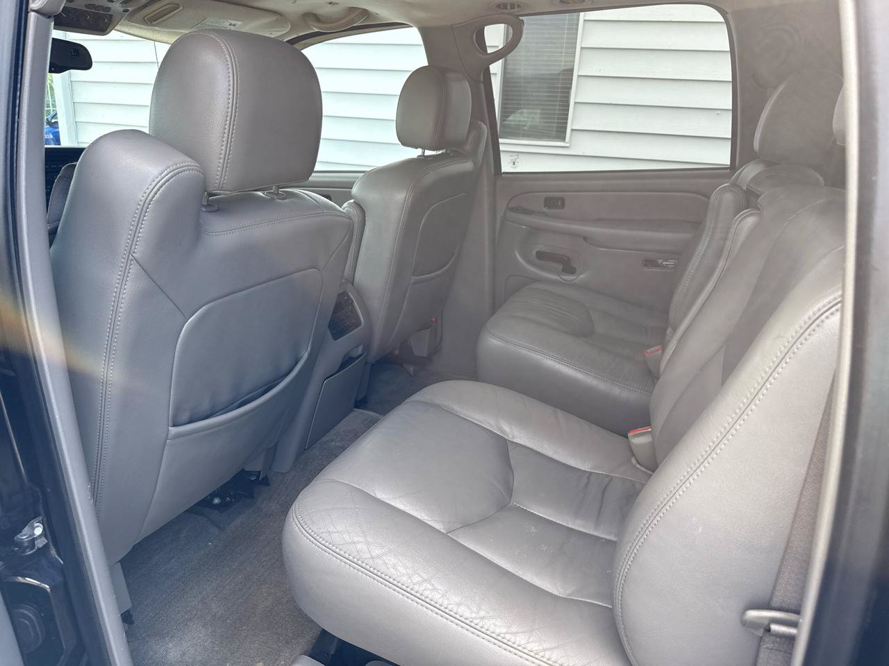 Used 2004 Chevrolet Suburban 2500 LT w/ Preferred Equipment Group AWD/4WD image 8