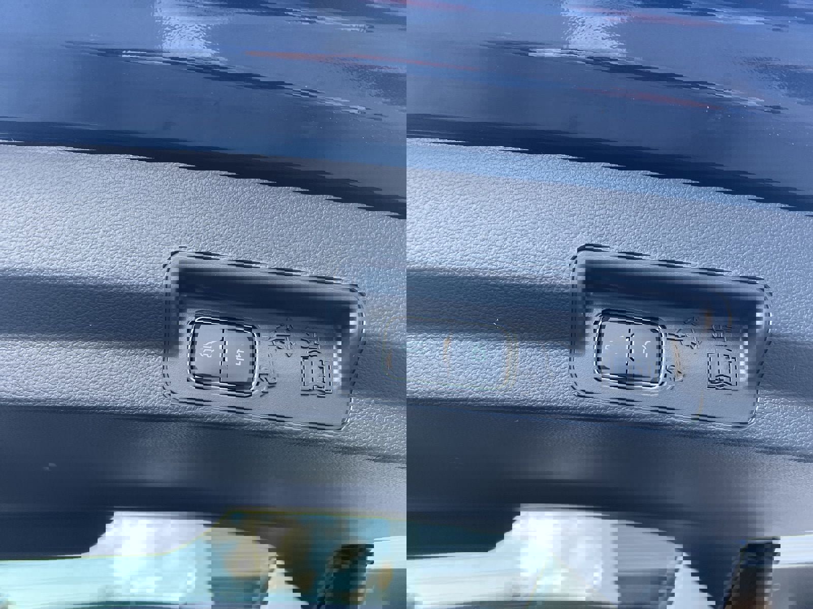 New 2025 Ford Explorer Active w/ Active Comfort Package image 10