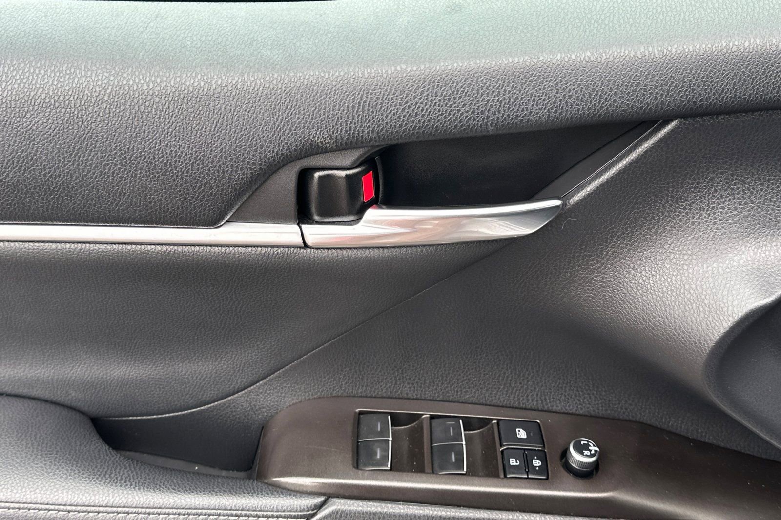 Used 2022 Toyota Camry XSE w/ Navigation Package FWD image 11