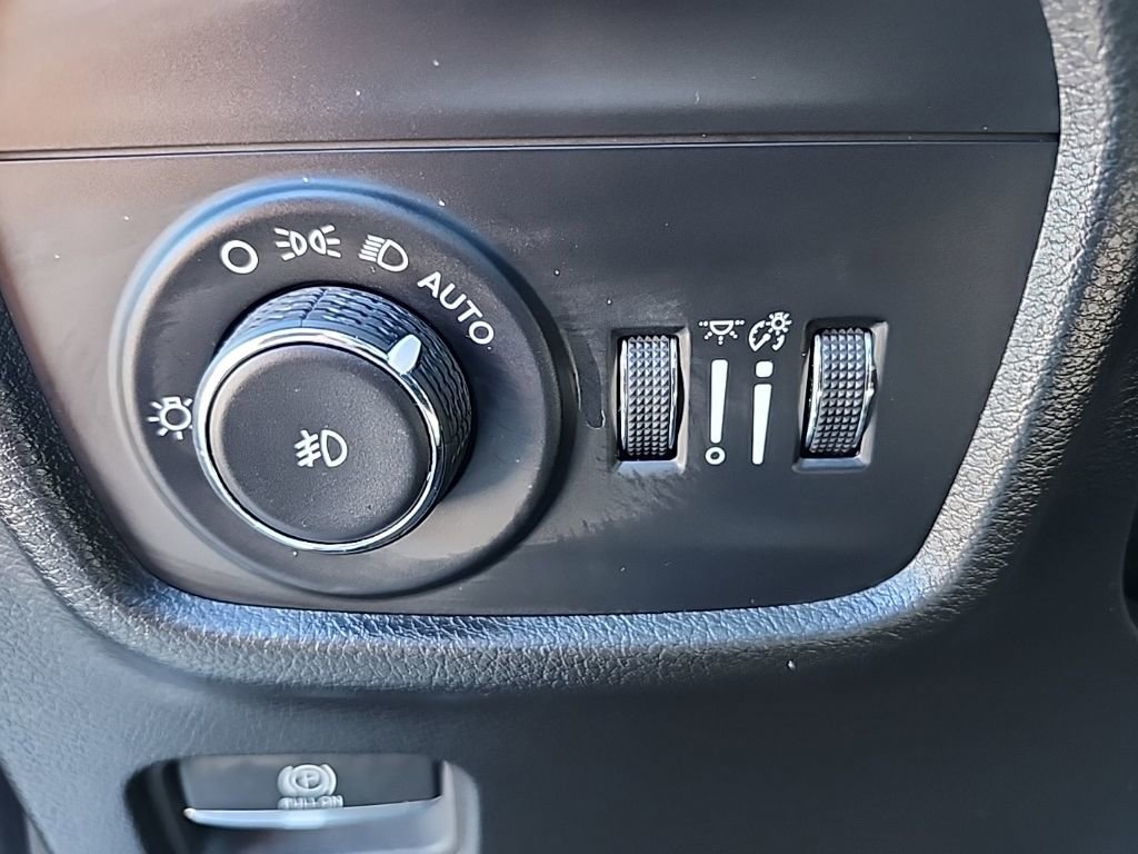 Certified 2024 Jeep Grand Cherokee Overland image 30