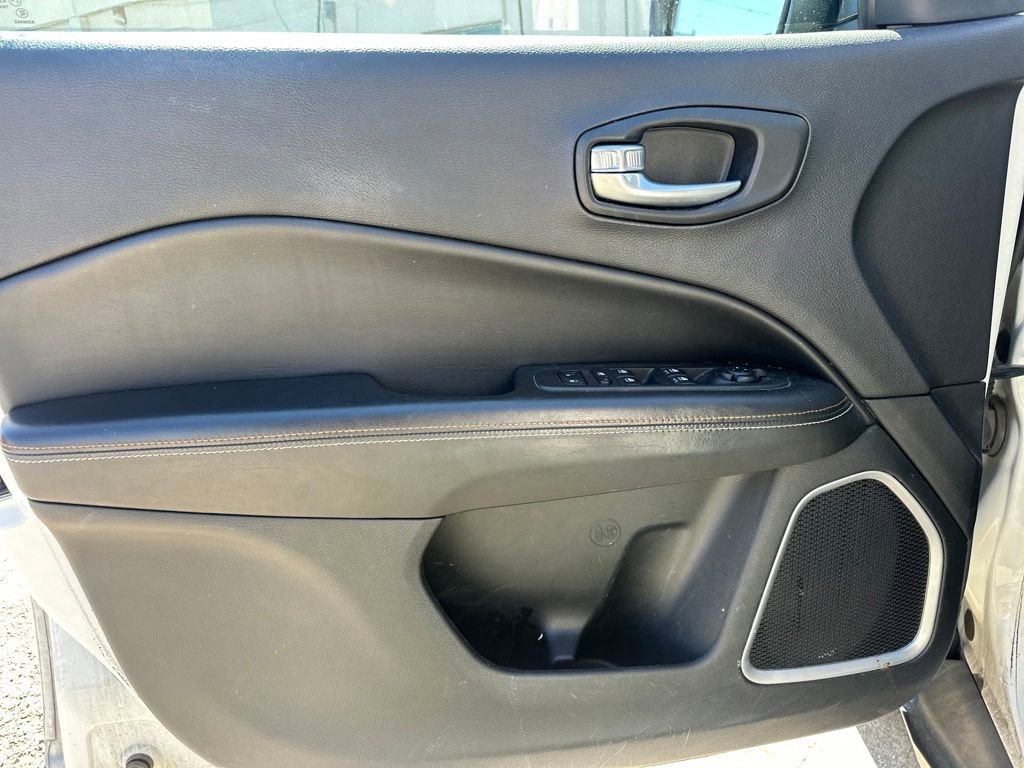 Used 2018 Jeep Compass Latitude image 38