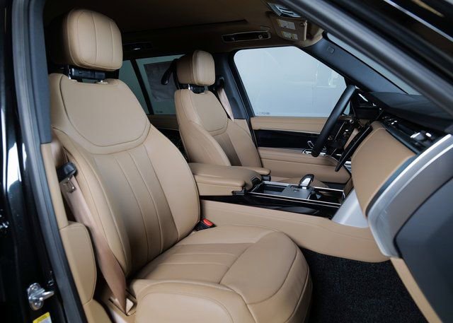 New 2026 Land Rover Range Rover SE AWD/4WD image 3