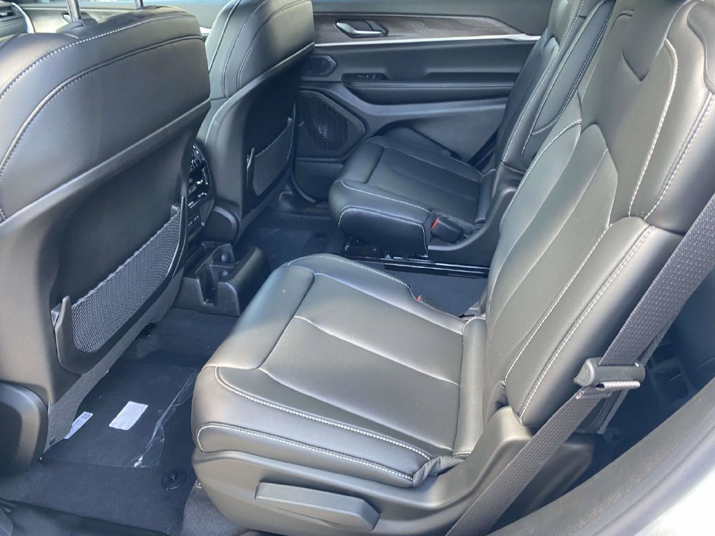 New 2026 Jeep Grand Cherokee L Limited RWD image 9