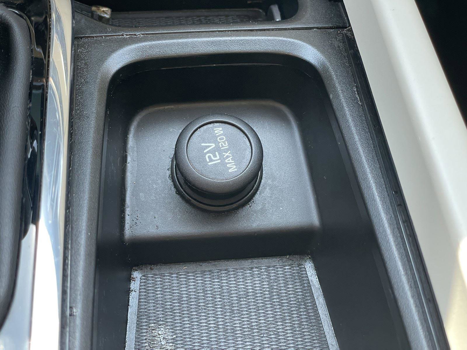 Used 2020 Volvo S60 T6 Momentum image 26