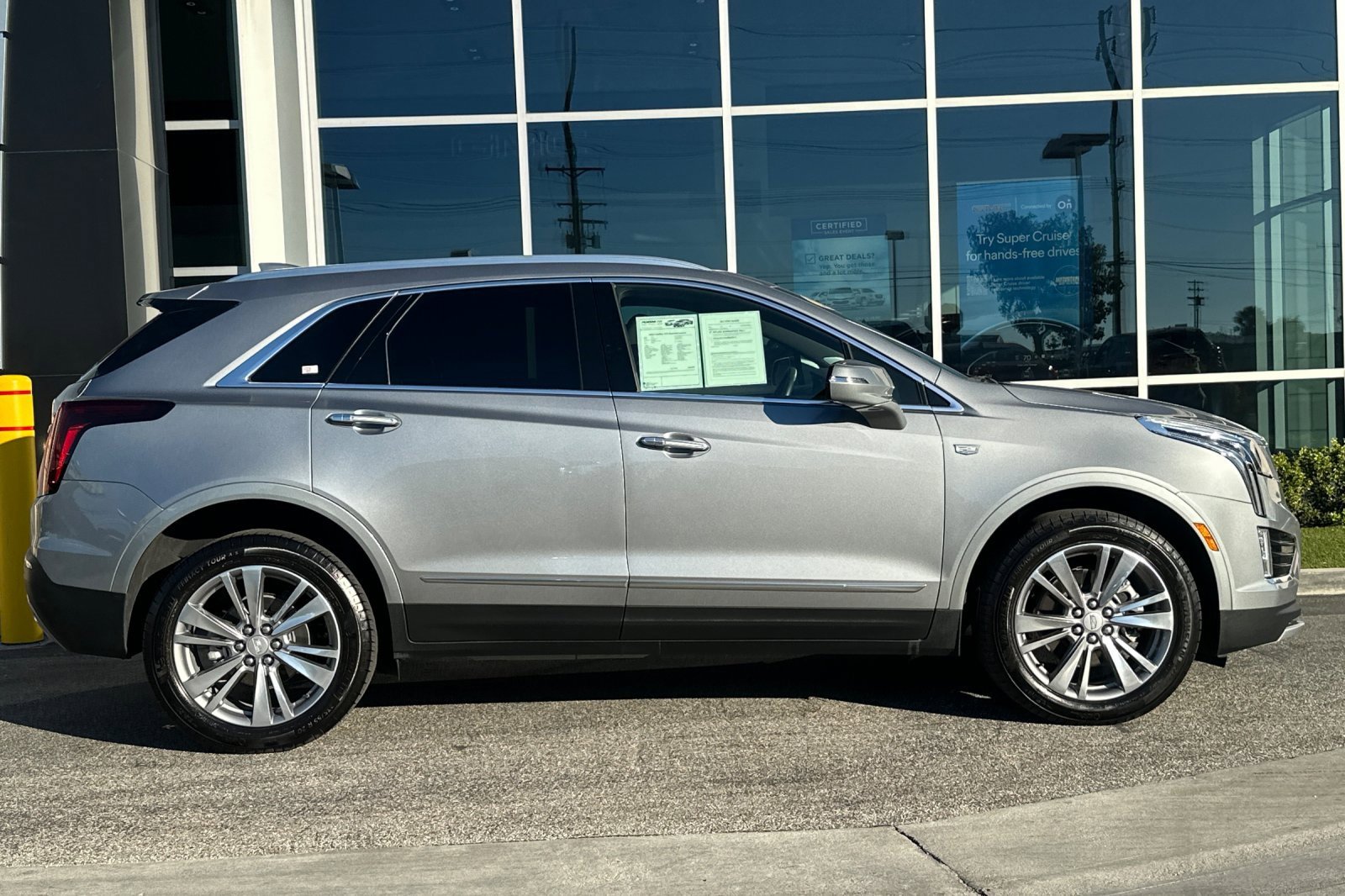 Used 2025 Cadillac XT5 Premium Luxury image 3