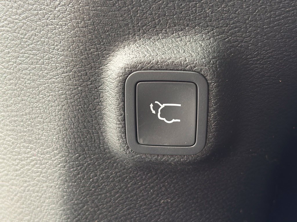 Used 2023 Jeep Cherokee Altitude Lux AWD/4WD image 11