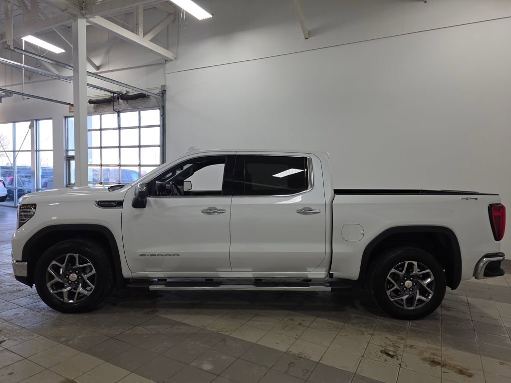 Used 2022 GMC Sierra 1500 SLT image 2