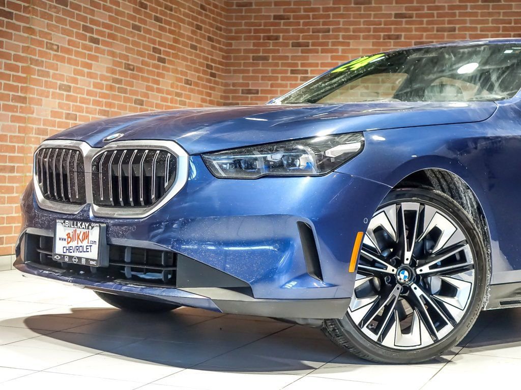 Used 2024 BMW 530i xDrive w/ Premium Package video 4