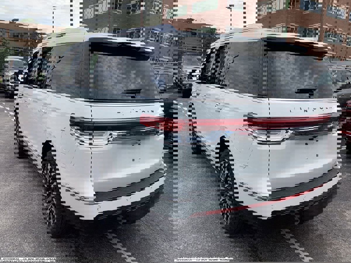 Used 2023 Lincoln Navigator Black Label AWD/4WD image 5