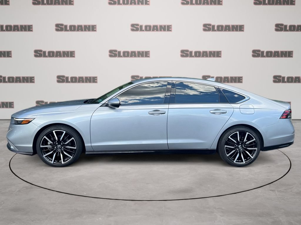 Used 2023 Honda Accord Touring image 2