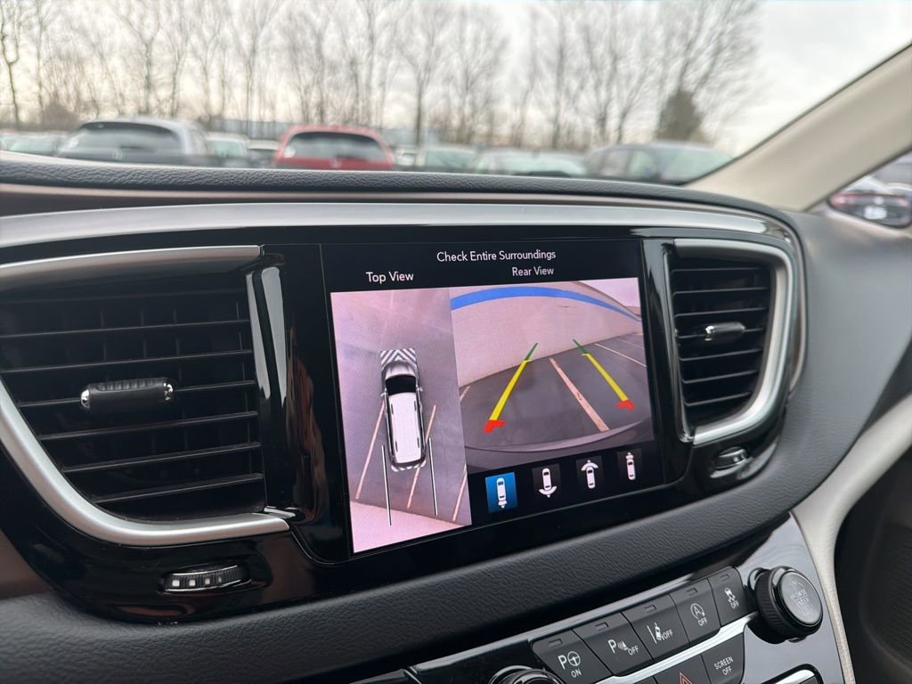 Used 2018 Chrysler Pacifica Touring-L w/ Advanced Safetytec Group image 32