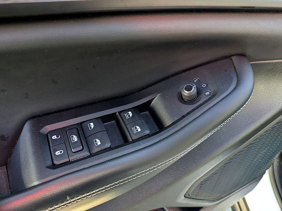 Used 2023 Jeep Grand Cherokee Altitude image 16