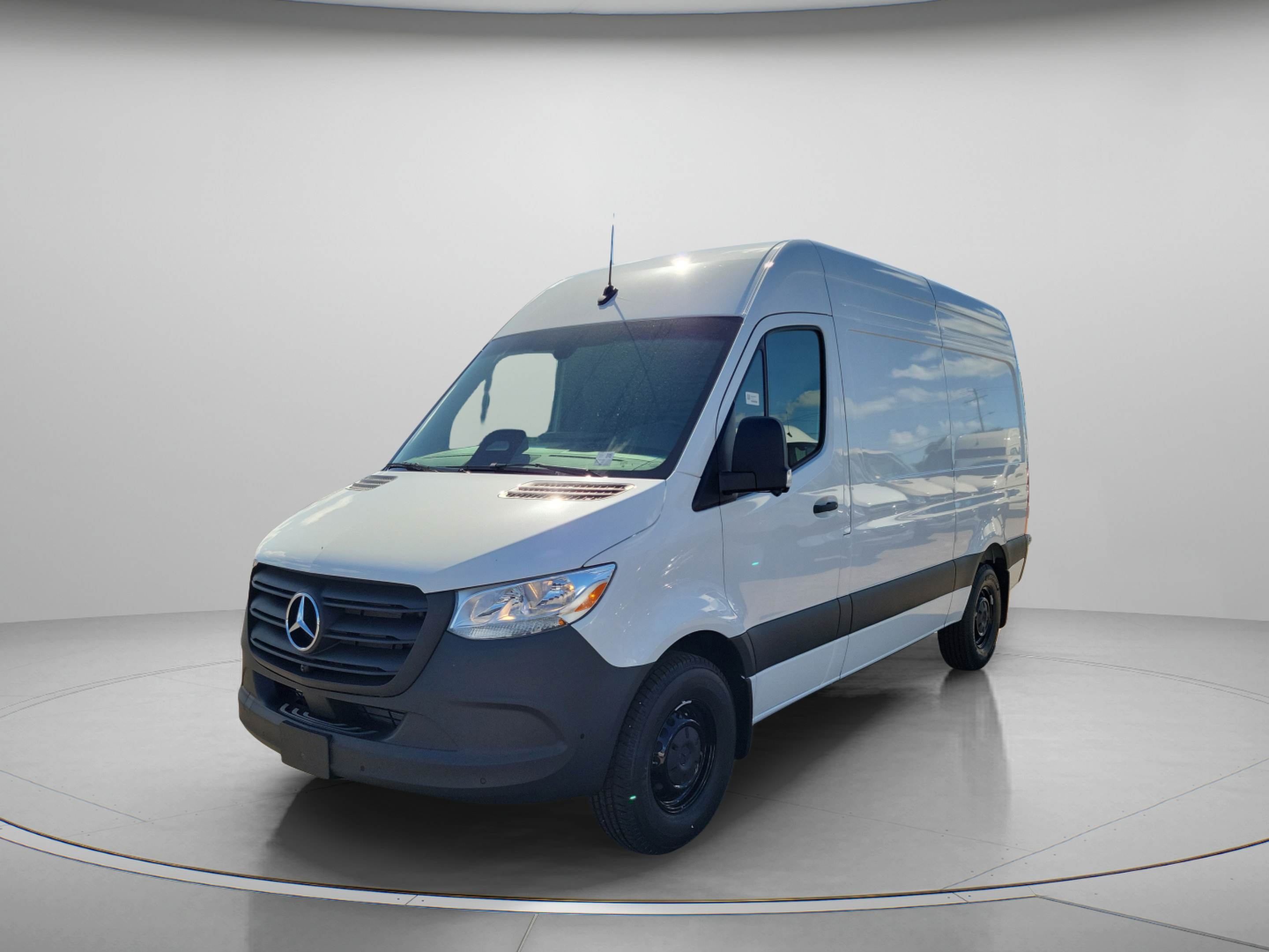 Used 2026 Mercedes-Benz Sprinter 2500 image 2