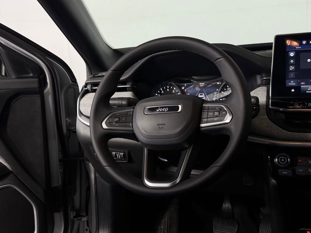 Certified 2024 Jeep Compass Latitude image 14