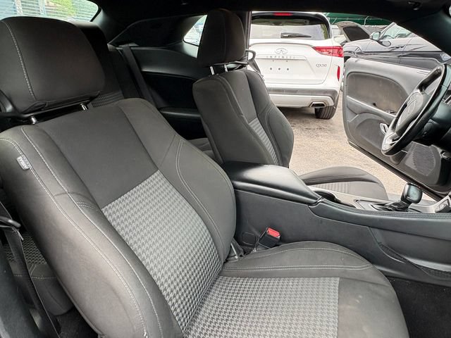 Used 2022 Dodge Challenger SXT RWD image 16